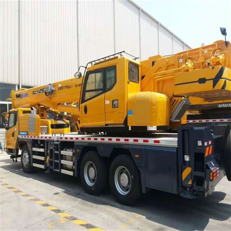 荥经离这最近出租吊车电话